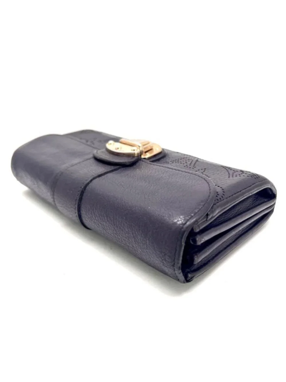 Louis Vuitton color dark